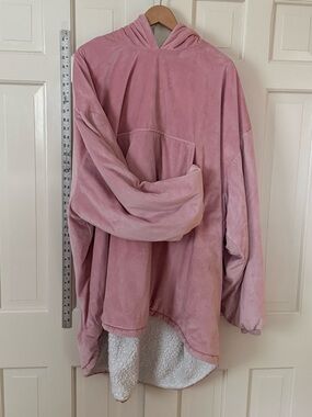 Plush Hooded Lounge Robe in Dusty Pink